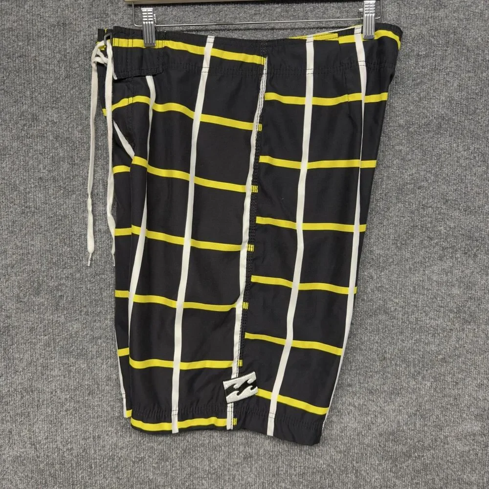 Billabong Swim Shorts Mens 34 Black Plaid Board Trunks Quick Dry Surf Cargo Y2K